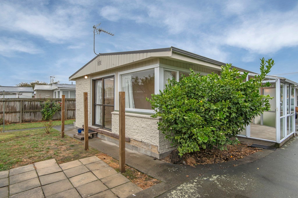 2/21 Prestons Road, Redwood, Christchurch - Carousel 2