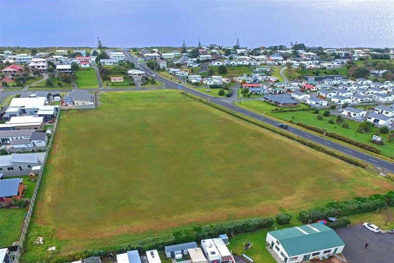 3 Moet Crescent, Waihi Beach, Waihi Beach - Carousel 2