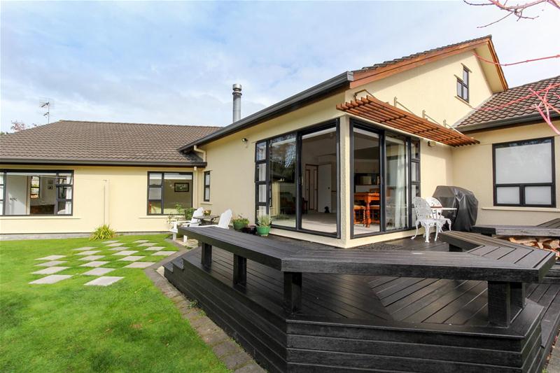10 Frank Frethey Place, Highlands Park, New Plymouth - Carousel 1