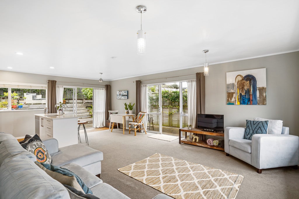 2/35 Ronald Macken Place, Windsor Park, Auckland - Carousel 2
