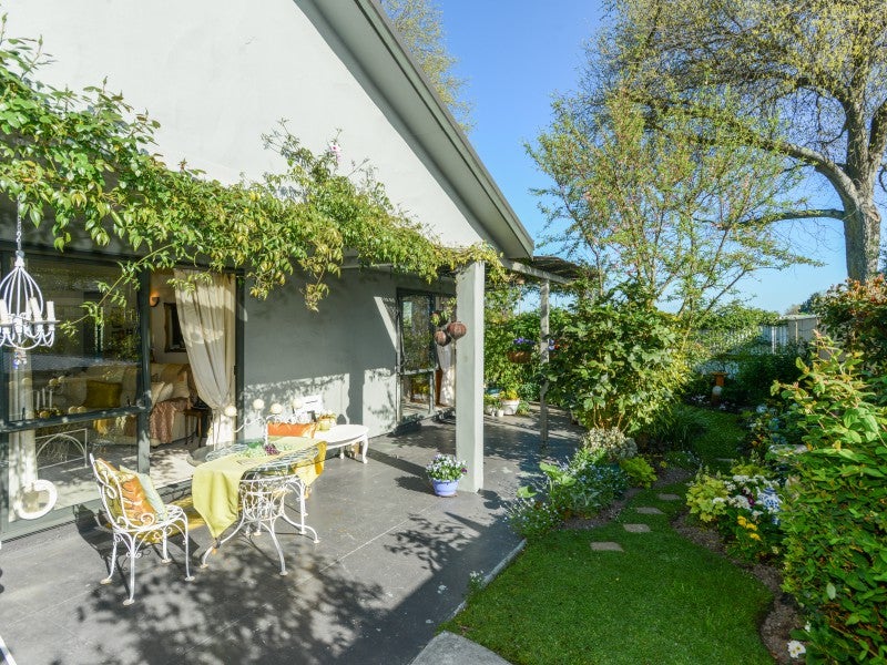 4/1017 Southland Road, Raureka, Hastings - Carousel 1