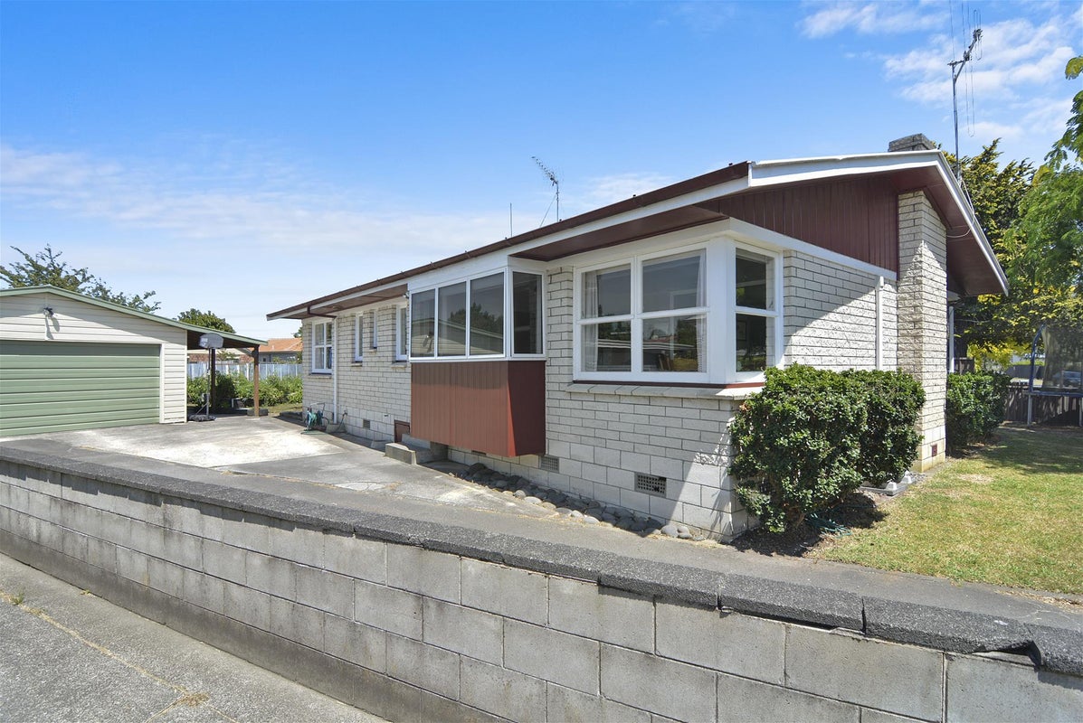 14 Sadler Street, Fairview Downs, Hamilton - Carousel 1