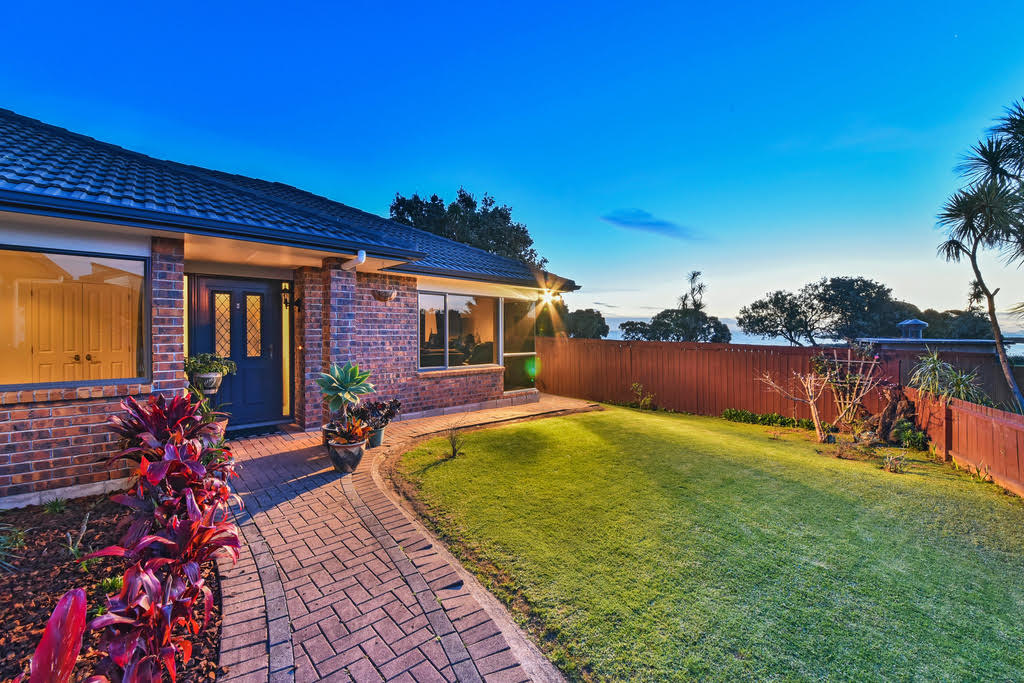 51 Bellville Drive, Clendon Park, Auckland - Carousel 1