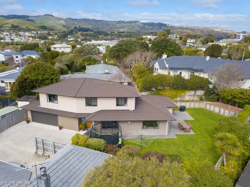 19B Lyndhurst Road, Tawa, Wellington - Carousel 2