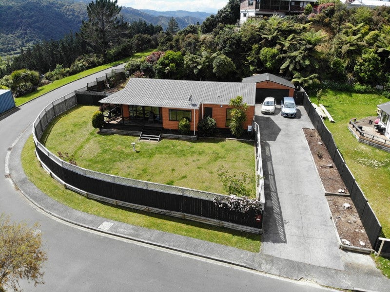 7 McManaway Grove, Stokes Valley, Lower Hutt - Carousel 2