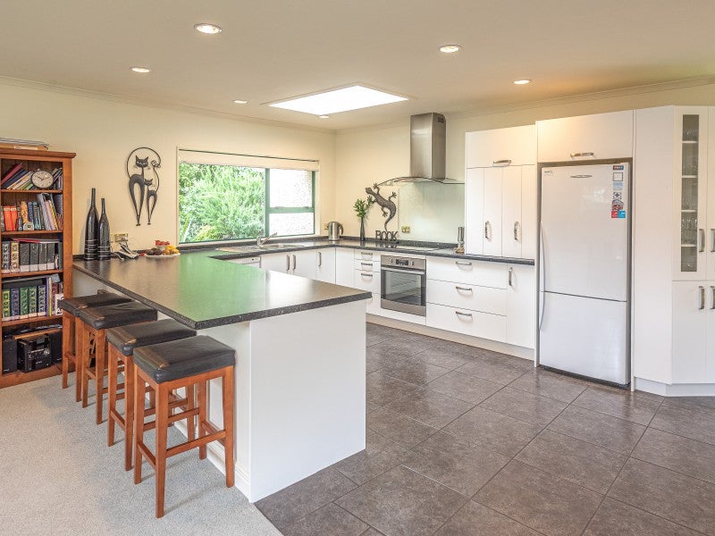 27 Oakland Avenue, Saint Johns Hill, Whanganui - Carousel 2