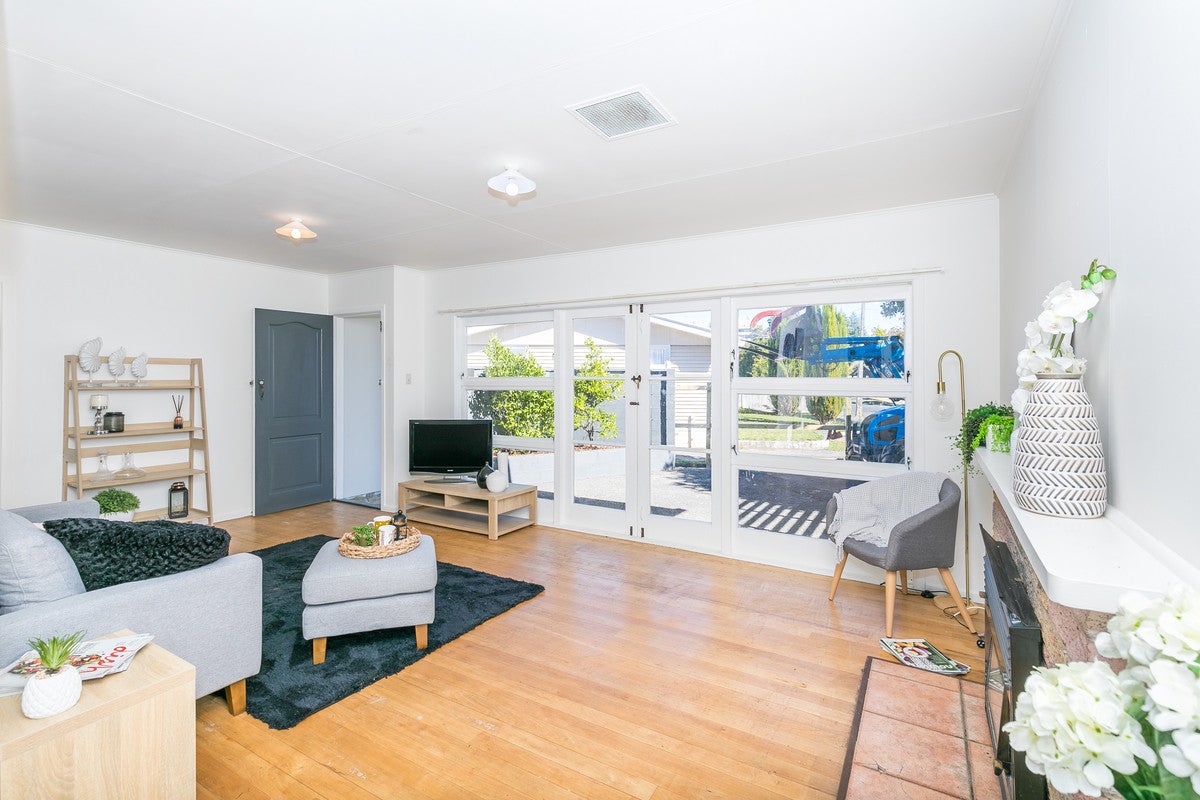 16 Vesty Avenue, Hillcrest, Hamilton - Carousel 2