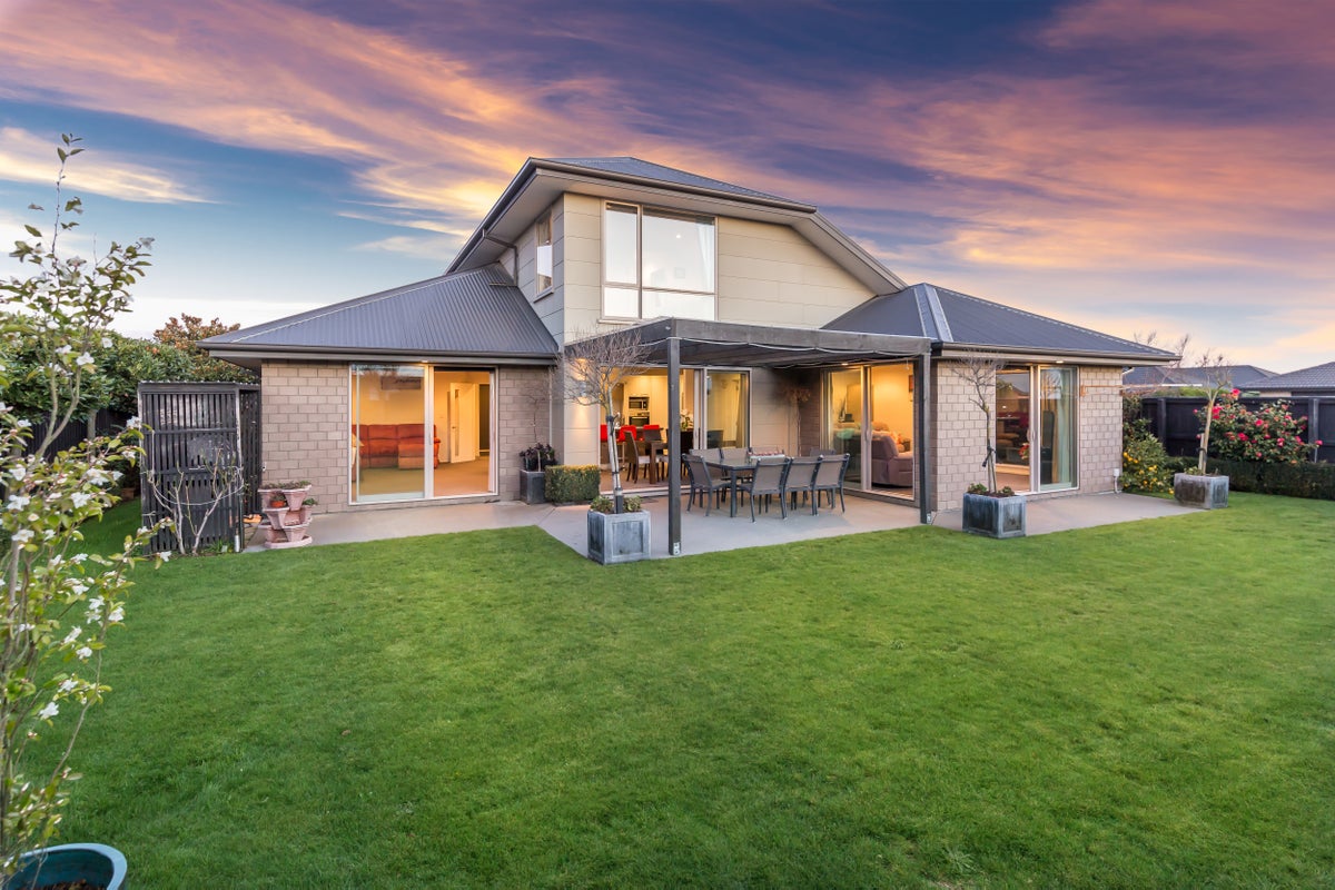 32 Date Crescent, Aidanfield, Christchurch - Carousel 2