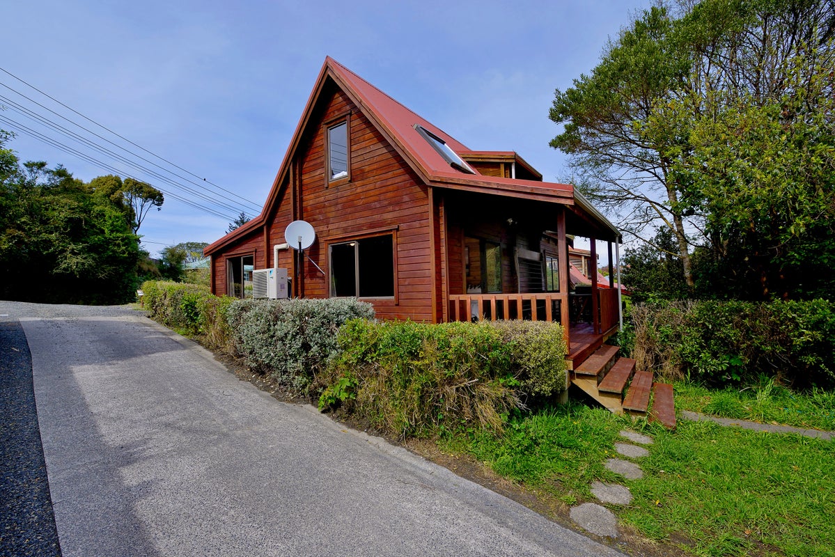23 Fea Street, Dalmore, Dunedin - Carousel 1
