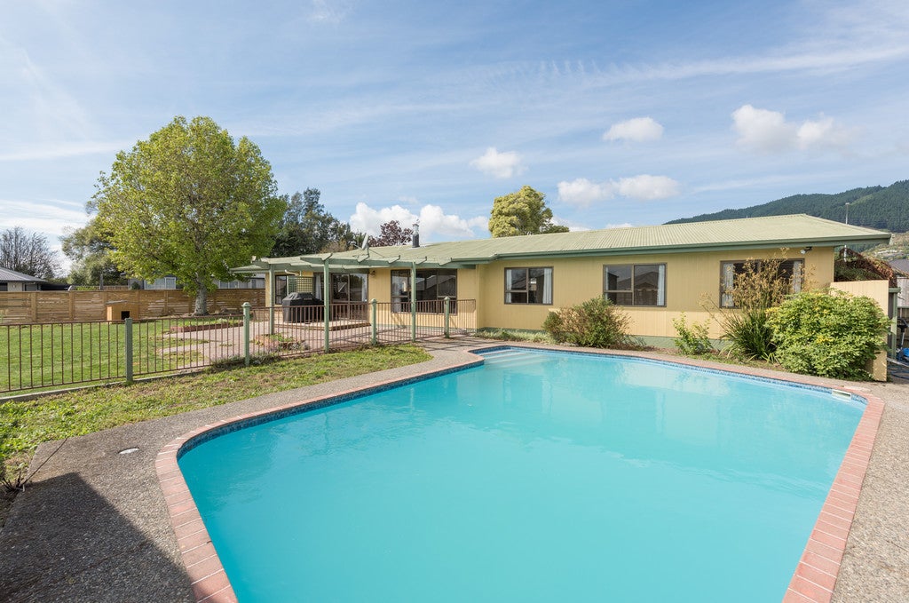 1 Carmello Grove, Richmond - Carousel 1
