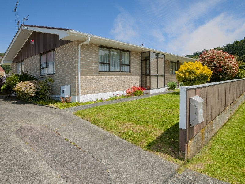 2/1 Korau Grove, Stokes Valley, Lower Hutt - Carousel 1