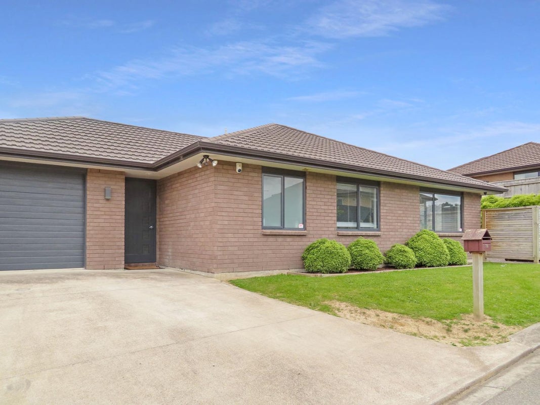 76 Sunstone Crescent, Timberlea, Upper Hutt - Carousel 1