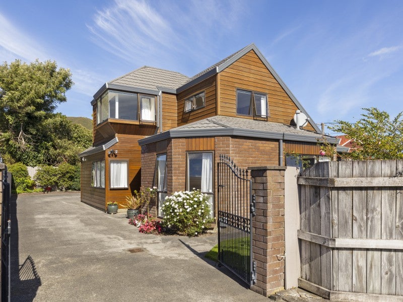 2/72 Trafalgar ST, WAIWHETU, LOWER HUTT - Carousel 1