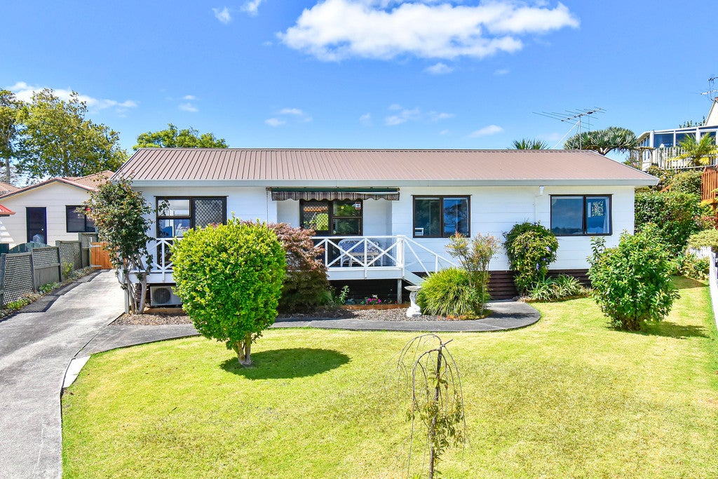 34 Bluewater Place, Wattle Downs, Auckland - Carousel 1