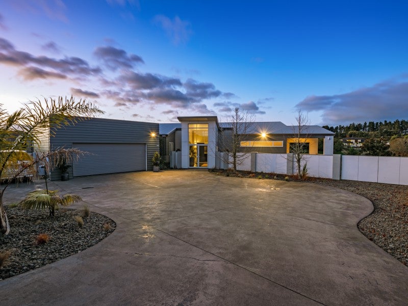 56 Cashmere Drive, Fitzherbert, Palmerston North - Carousel 1