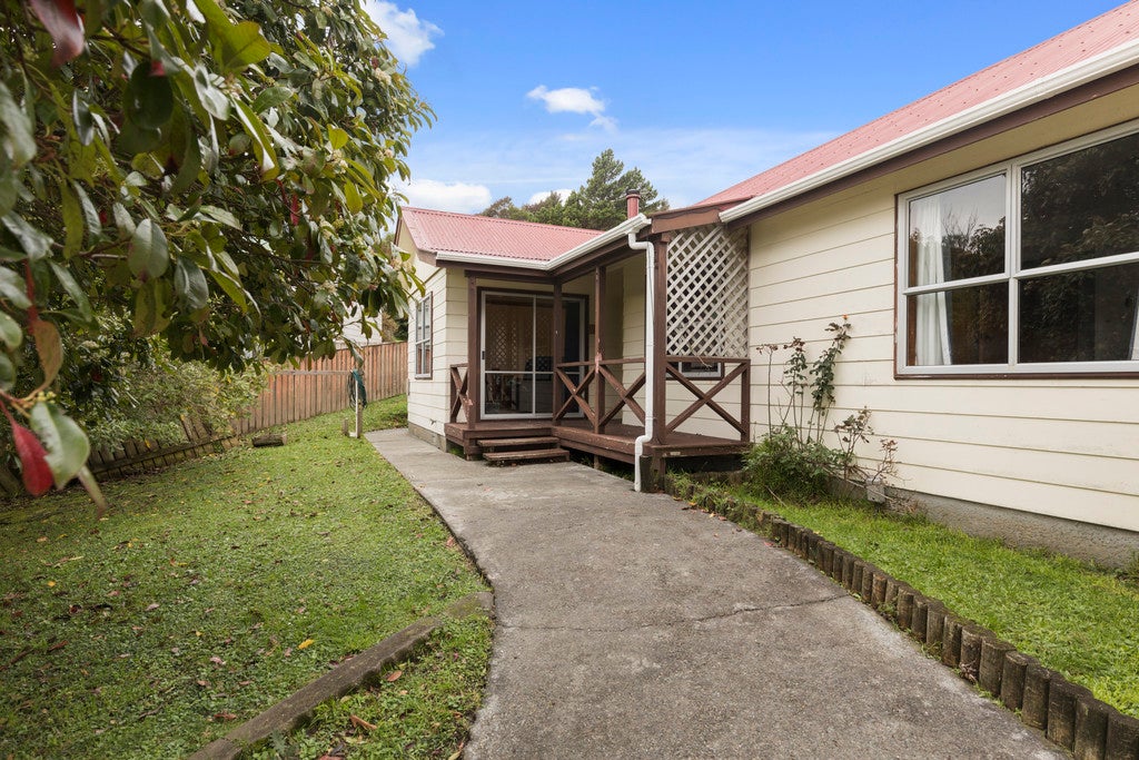 7 Mokopuna Grove, Stokes Valley, Lower Hutt - Carousel 1