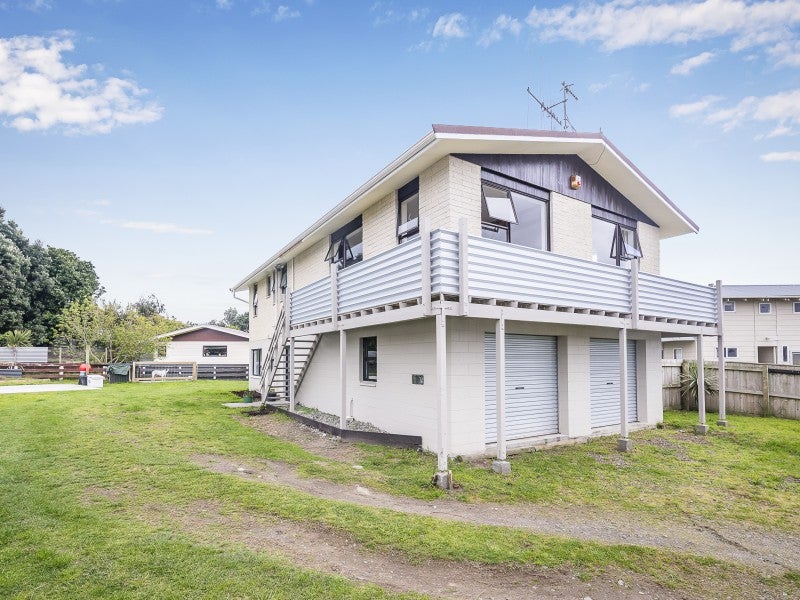 69 Norfolk Crescent, Otaki Beach, Otaki - Carousel 1