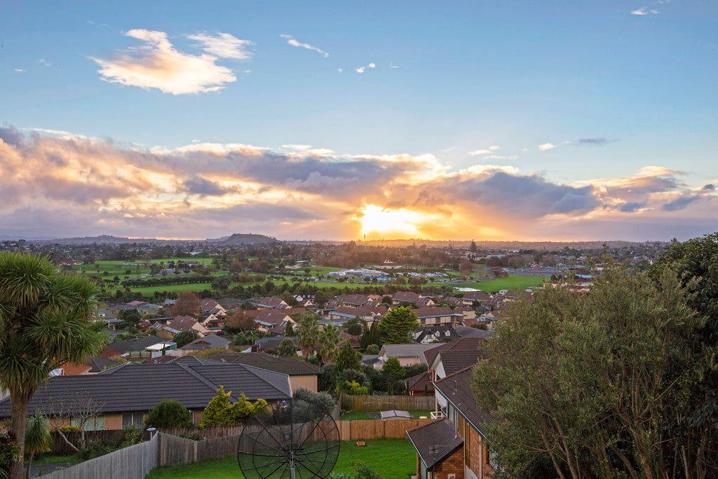 38 McCahill Views, Botany Downs, Auckland - Carousel 2