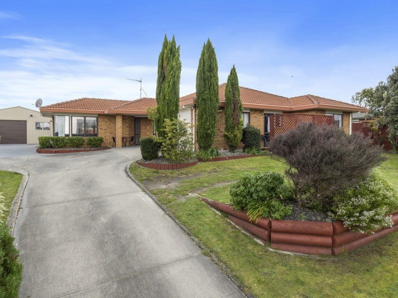 18 Thebes Grove, Papamoa Beach, Papamoa - Carousel 1