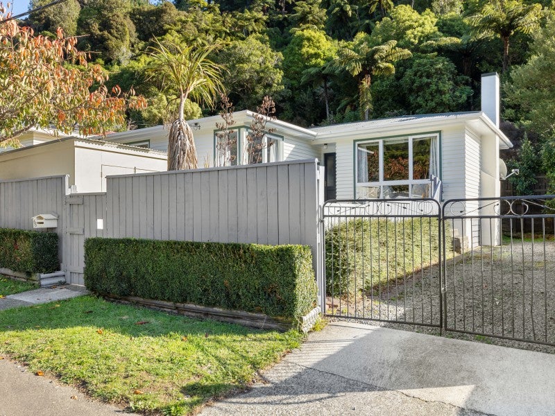 66 Sunny Grove, Wainuiomata, Lower Hutt - Carousel 1