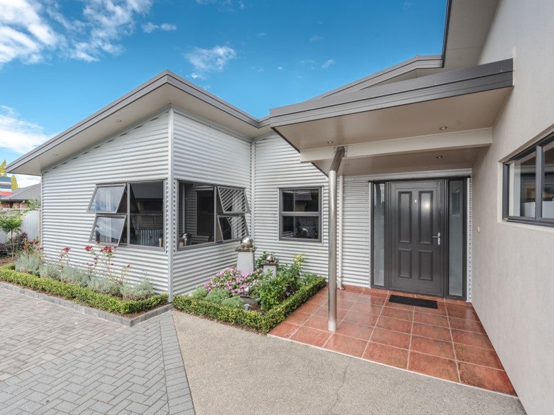 28 Palliser Drive, Huntington, Hamilton - Carousel 1