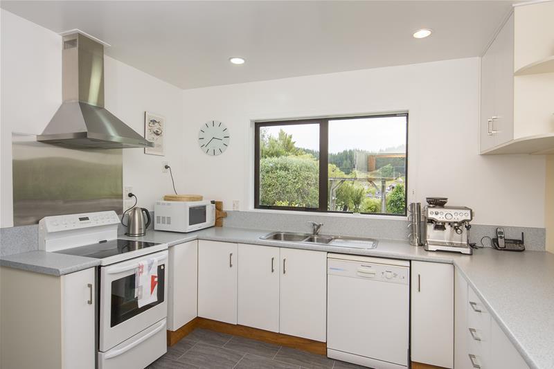 63 Abilene Crescent, Churton Park, Wellington - Carousel 24