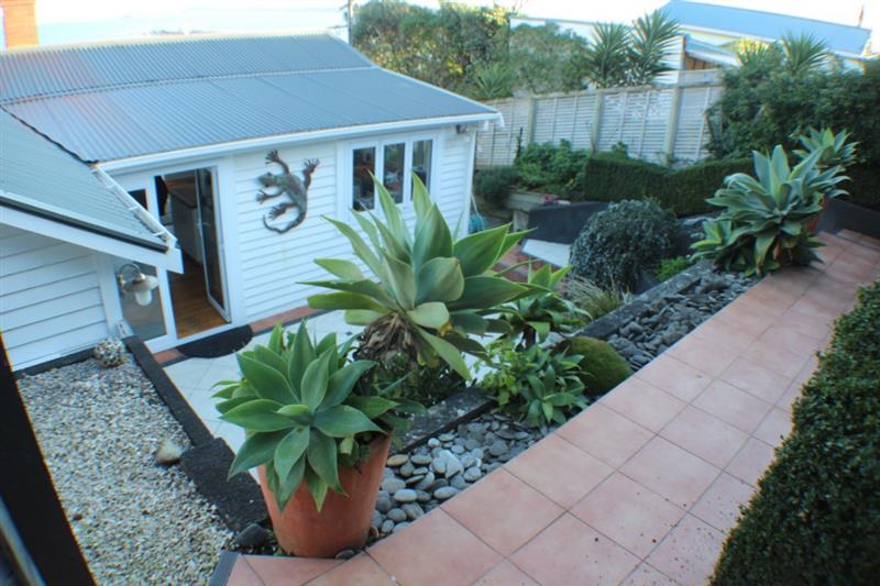 6 Church Lane, Point Howard, Lower Hutt - Carousel 1