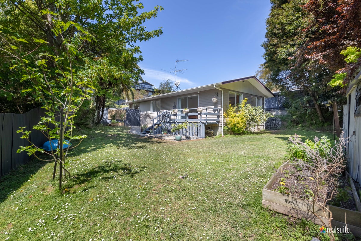 14 Vista Crescent, Maoribank, Upper Hutt - Carousel 1