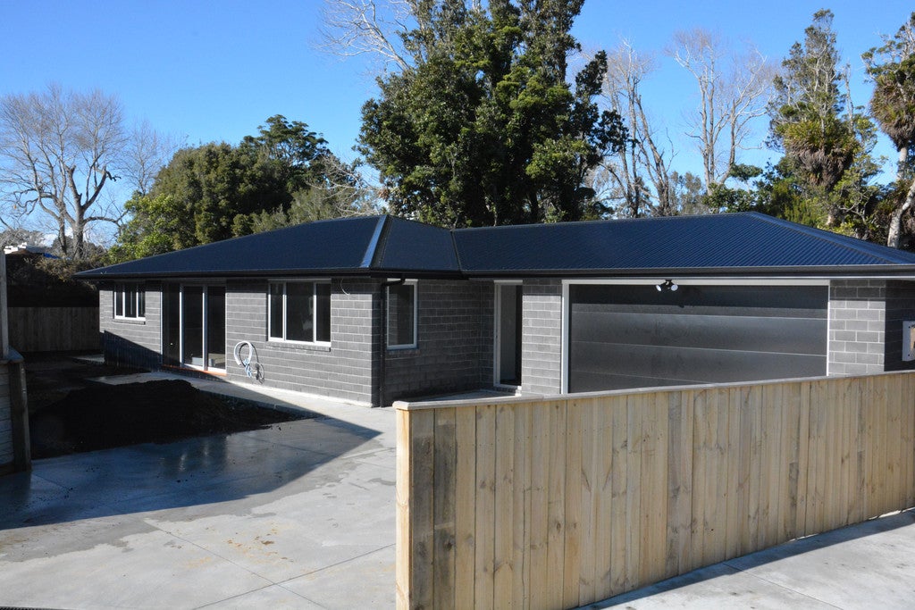 8 Garrett Drive, Whalers Gate, New Plymouth - Carousel 1