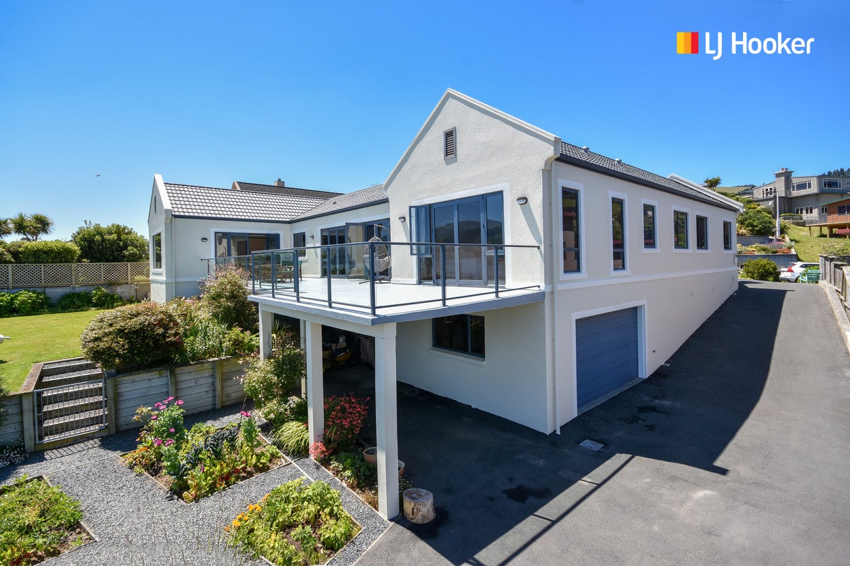 4 Mission Cove, Company Bay, Dunedin - Carousel 2