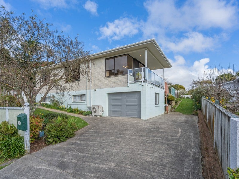 6 Kaka Street, Waikanae - Carousel 1