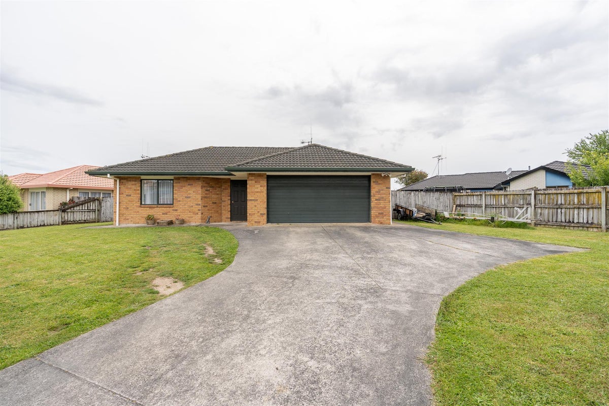 31 Farnborough Drive, Nawton, Hamilton - Carousel 1
