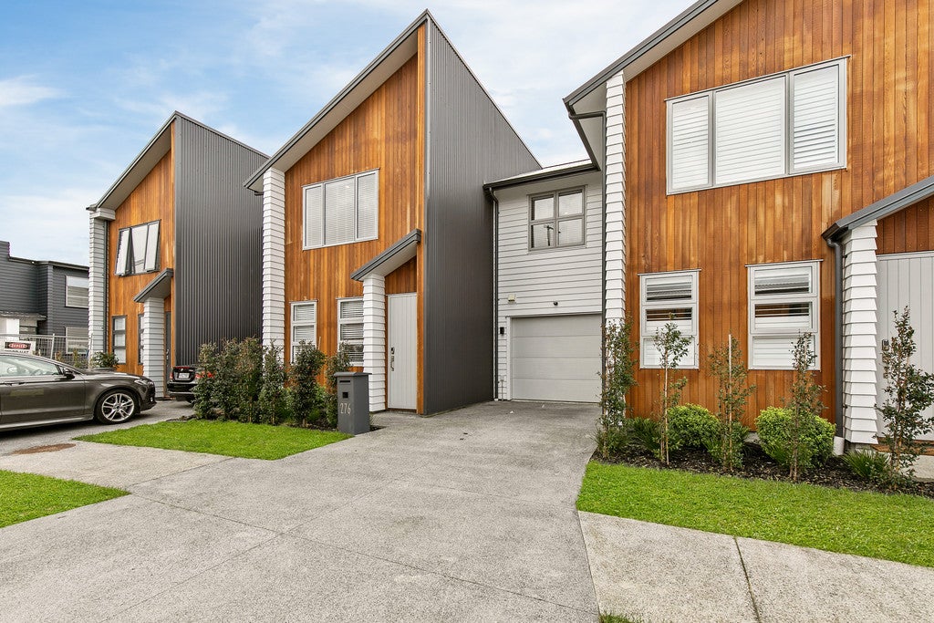 276 Jack Lachlan Drive, Beachlands, Auckland - Carousel 1