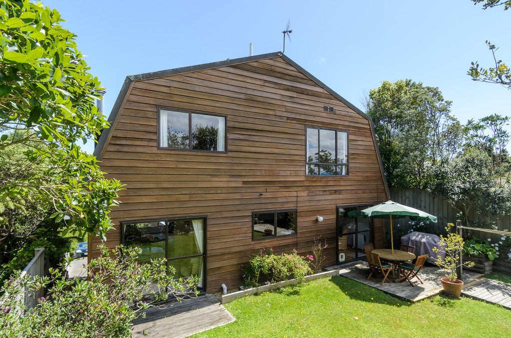 33A Shirley Street, Karori, Wellington - Carousel 1