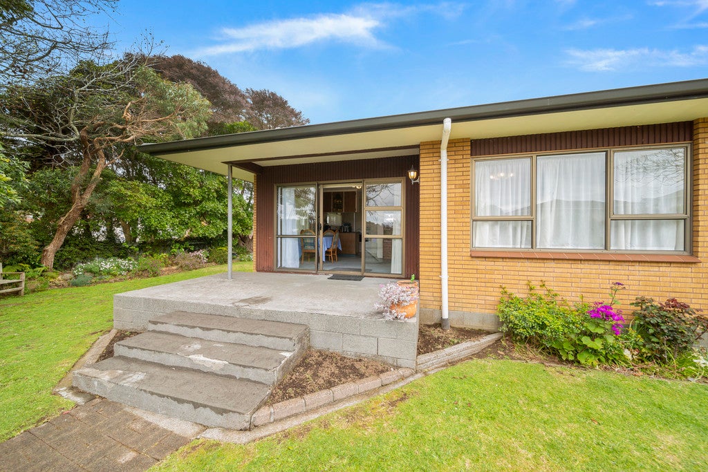 32 Kauri Street, Merrilands, New Plymouth - Carousel 2