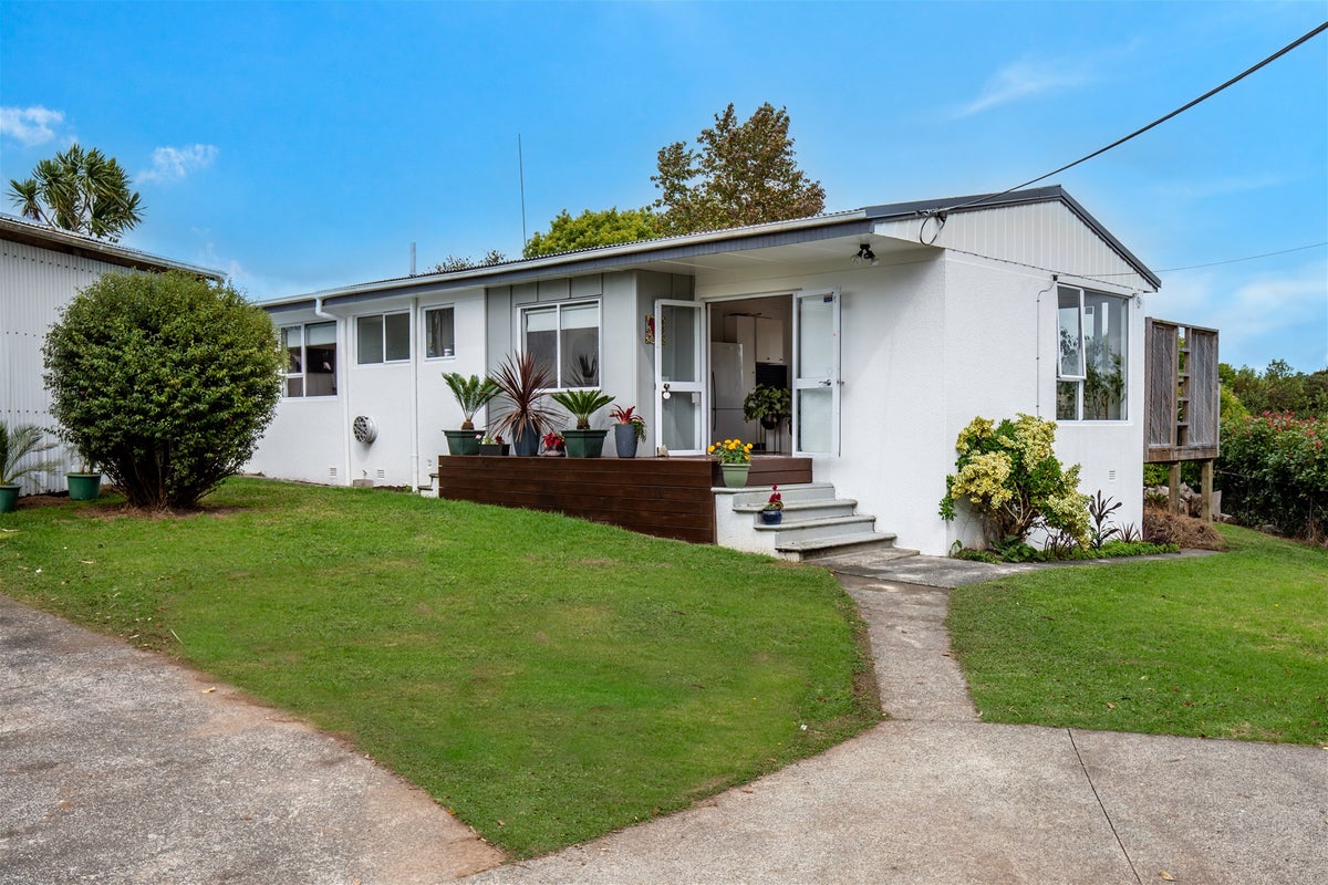 54 Taipari Road, Te Atatu Peninsula, Auckland - Carousel 2