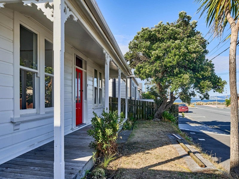 8 Queen Street, Petone, Lower Hutt - Carousel 19