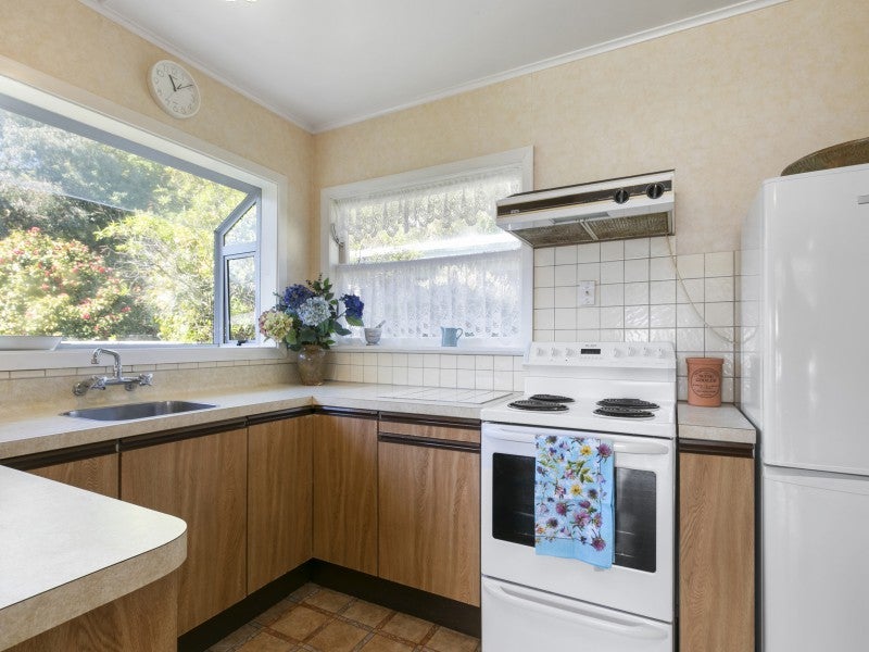 9 Willis Grove, Wainuiomata, Lower Hutt - Carousel 2