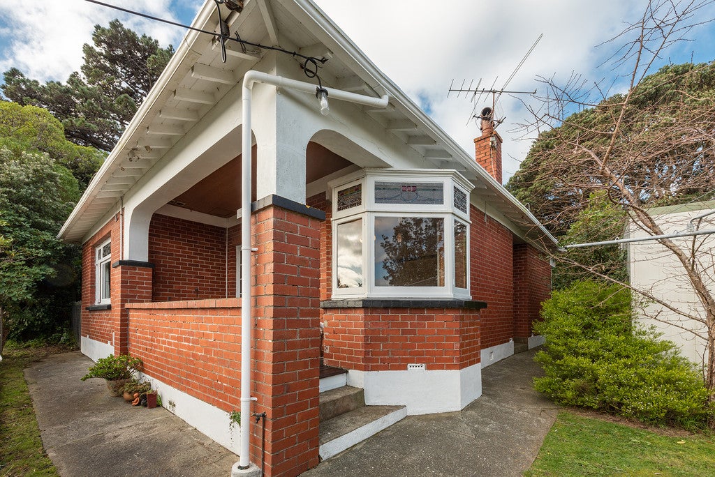 32 Totara Road, Miramar, Wellington - Carousel 1
