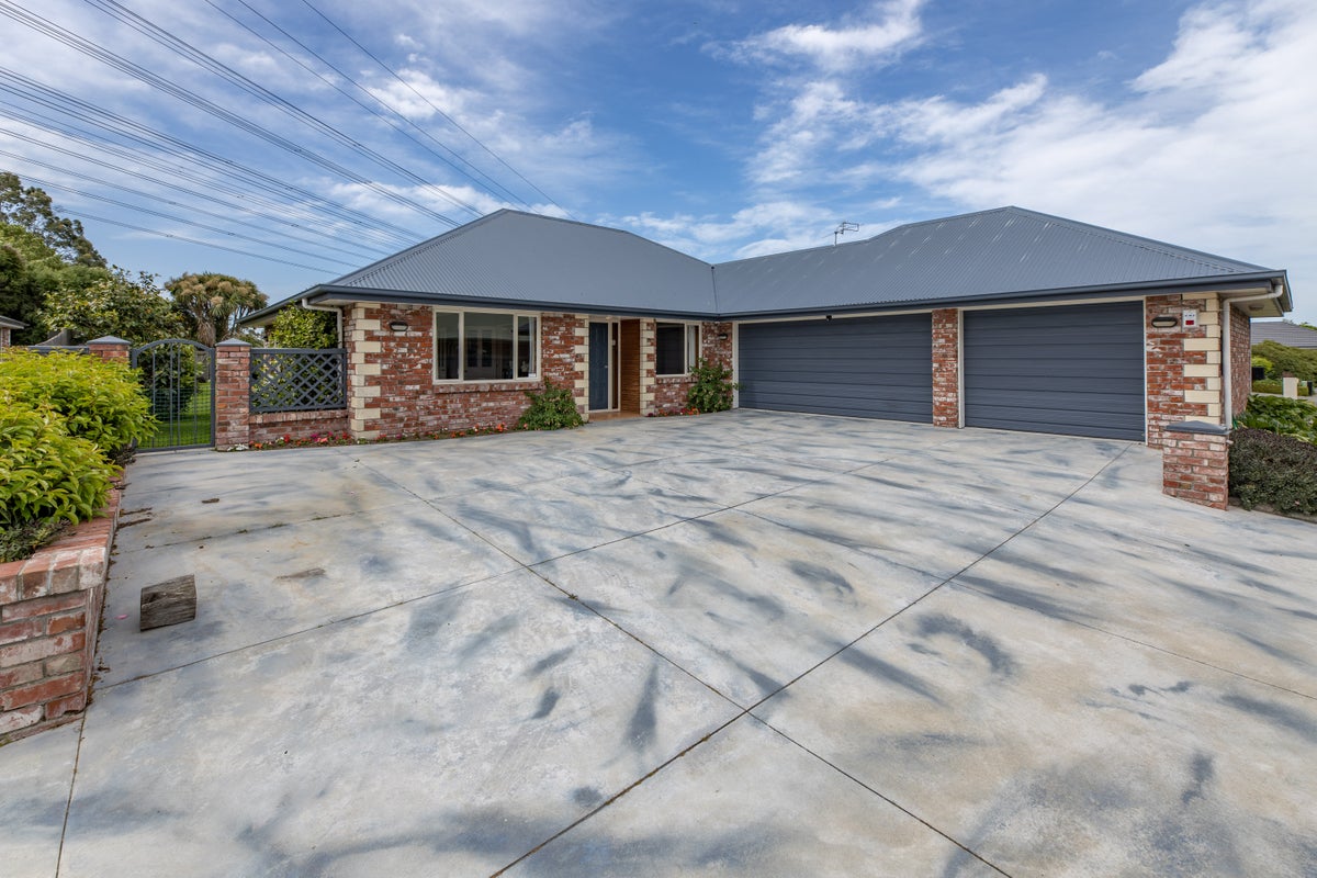 61 Chesterfield Mews, Russley, Christchurch - Carousel 25