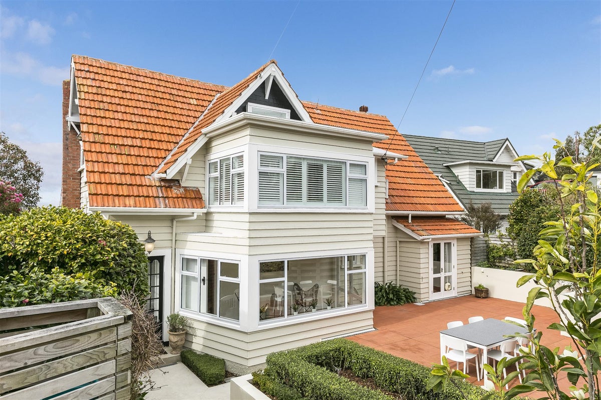 120 Trelissick Crescent, Ngaio, Wellington - Carousel 1
