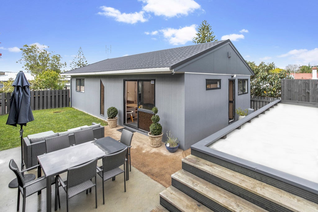 2/35 Wattle Street, New Lynn, Auckland - Carousel 1
