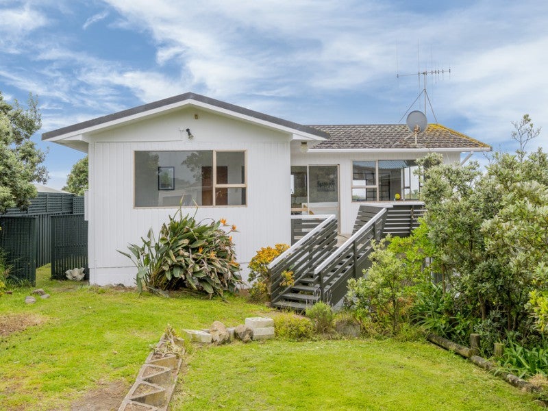 11 Moana Street, Otaki Beach, Otaki - Carousel 1