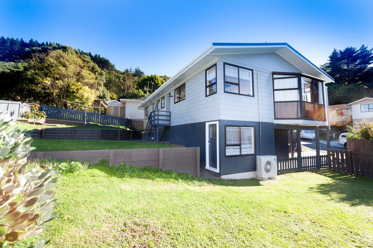 11 Forglen Place, Tawa, Wellington - Carousel 1