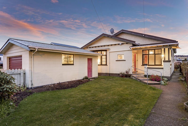 26 Hargest Crescent, Saint Kilda, Dunedin - Carousel 1