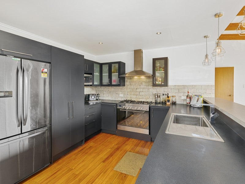 78 Holborn Drive, Stokes Valley, Lower Hutt - Carousel 2