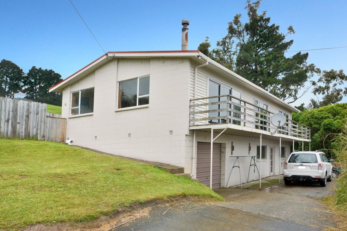 32 Gorman Street, Macandrew Bay, Dunedin - Carousel 1