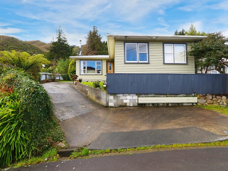 77 Coast Road, Wainuiomata, Lower Hutt - Carousel 1