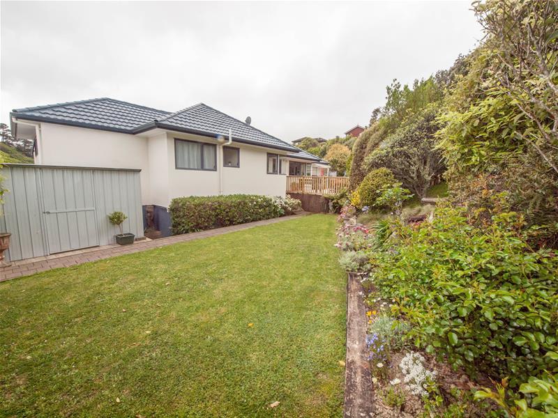 17 Myers Grove, Churton Park, Wellington - Carousel 2