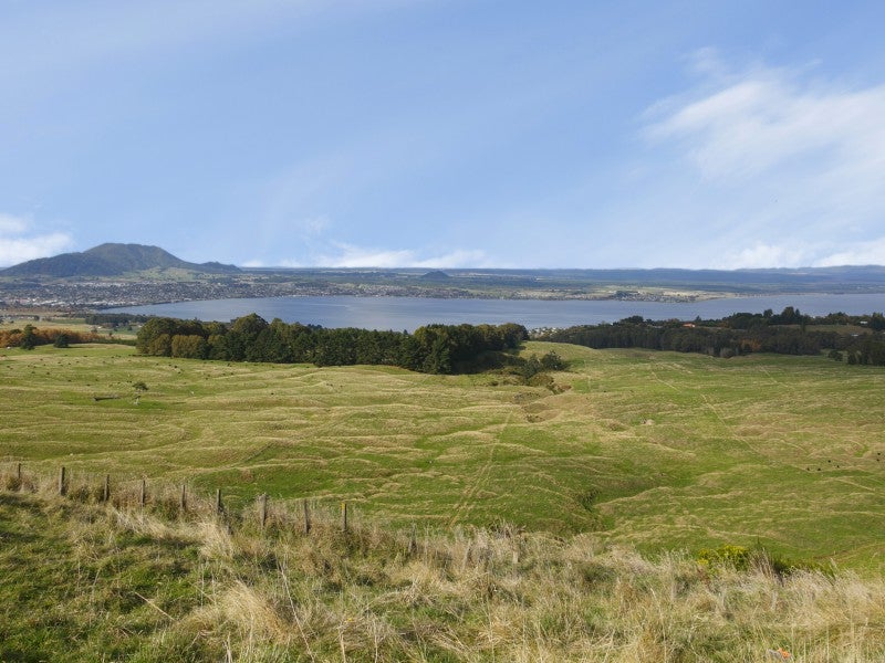 36 Trig Hill, Acacia Bay, Taupo - Carousel 1